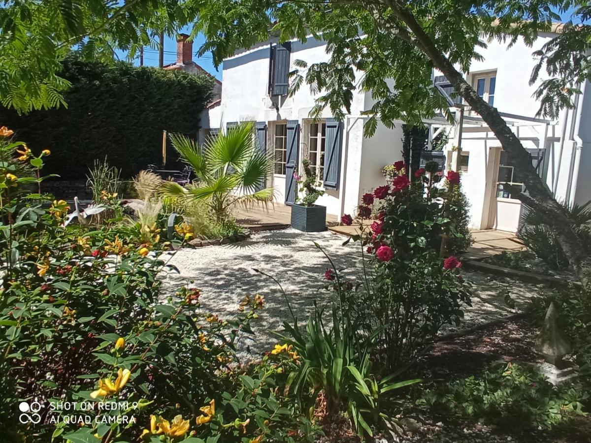 Mas Des Vignes Piscine Chauffee Bed & Breakfast Le Champ-Saint-Pere Exterior photo